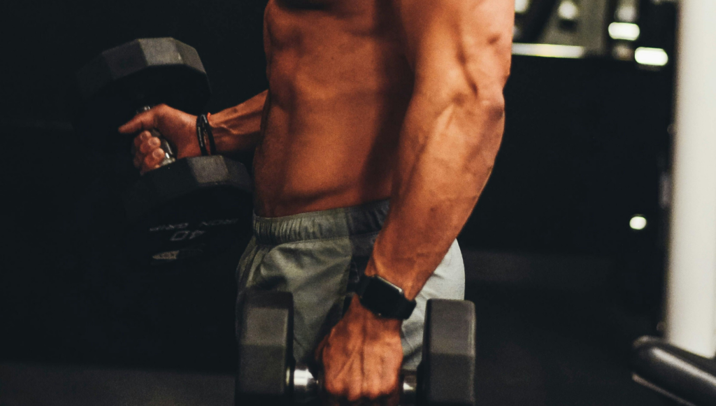 Set de mancuernas para entrenar en casa: sus beneficios principales